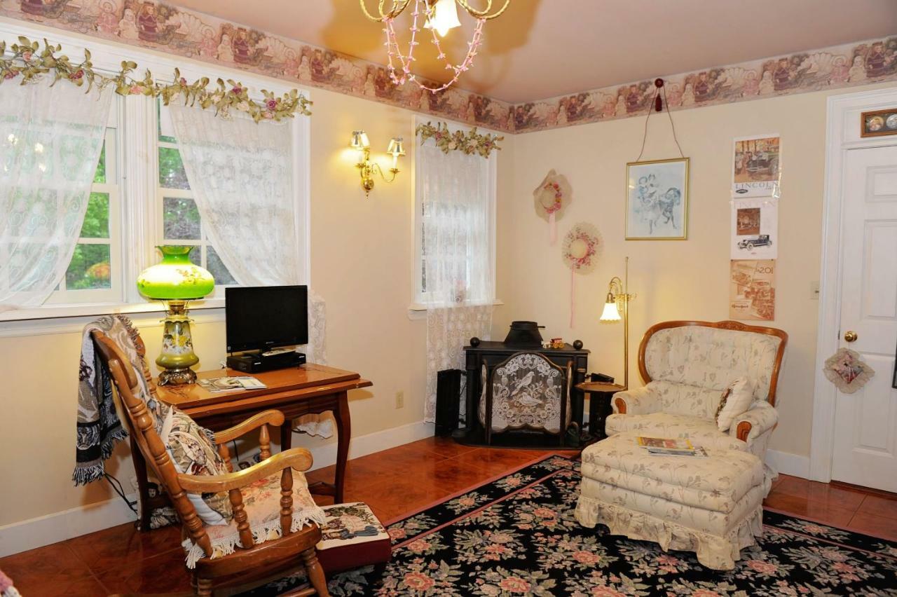 A Walk In The Woods Bed And Breakfast Southold Bilik gambar